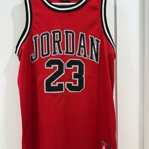 Michael Jordan 23 youth l/xl Basketball Jersey, excellent condition!!